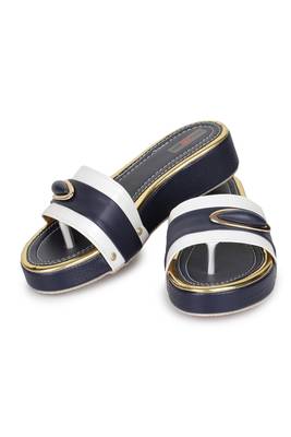 Shezone Beautiful blue  toe separator   flat forms sandals  3