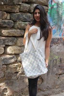 Canvas Handd-printed shopping bag 1