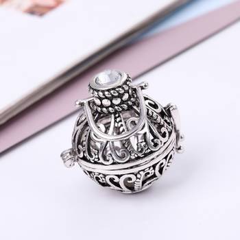 Beige cubic zirconia pendants 1