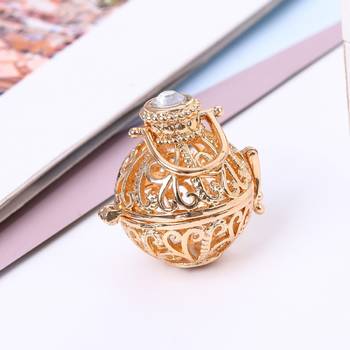 Yellow cubic zirconia pendants 1