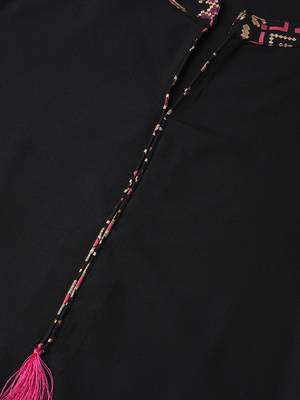 Women's black Solid Straight Crepe Kurta 5