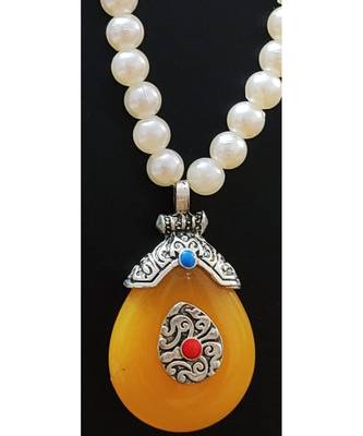 Yellow Agate Necklace 1
