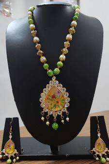Green Stones Kundan Necklace Set