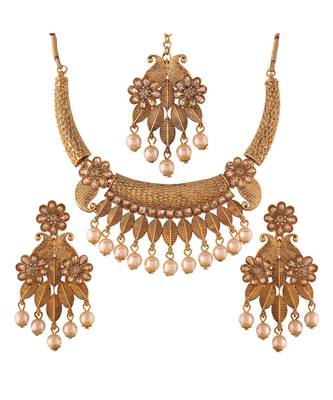 Traditional Gold Plated Stone Studded Pearl Choker Jewellery Set Earring With Maang Tikka For Women 1