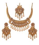 Traditional Gold Plated Stone Studded Pearl Choker Jewellery Set Earring With Maang Tikka For Women