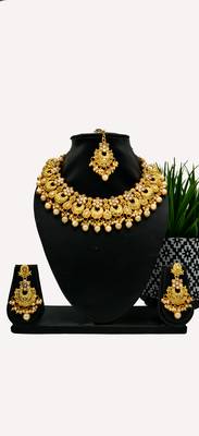 Women Gold-Plated & Off-White Kundan & Pearl Embellished Jewellery Set 3