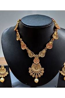 Kundans Gold Plated Necklace Set