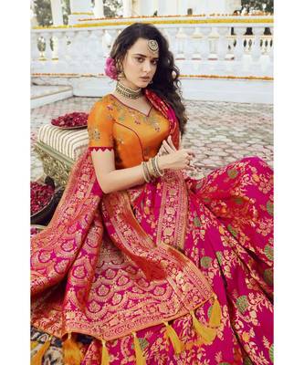 Deep pink floral woven designer banarasi saree with embroidered silk blouse 3