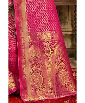 Deep pink woven kanjivaram saree with blouse 3