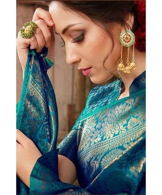 Bright blue woven kanjivaram saree with blouse 3