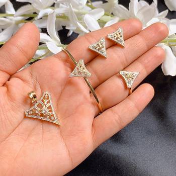 Gold Diamond Necklaces 1