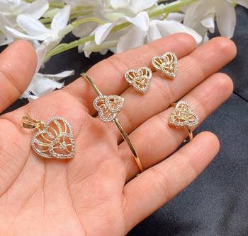 Gold Diamond Necklaces 1