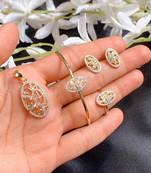 Gold Diamond Necklaces