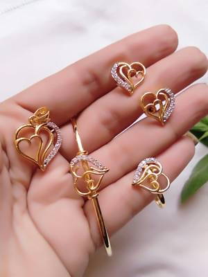Gold Diamond Necklaces 1