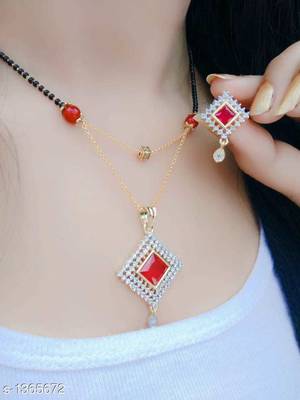 Gold Diamond Necklaces 1