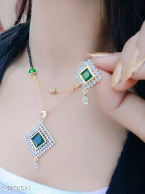 Gold Diamond Necklaces 1