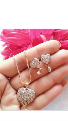 Gold Diamond Necklaces 1