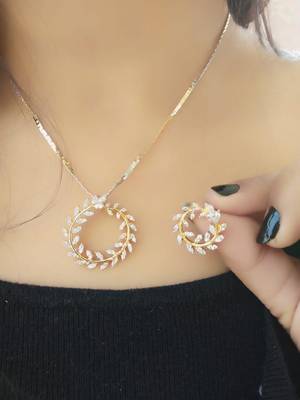 Gold Diamond Necklaces 1
