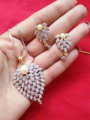 Gold Diamond Necklaces 1