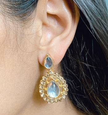 Gold diamond earrings 1