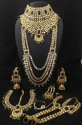 Latest Ethnic Indian Bollywood Celebrity Green White Kundan PearlBridal Jewelry Set 1