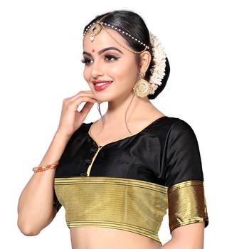 Black printed silk blend saree with blouse 6