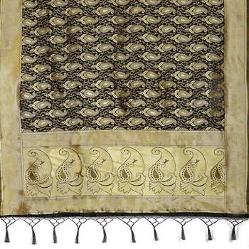 Black printed silk blend saree with blouse 8