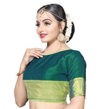 Green printed silk blend saree with blouse 6