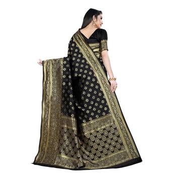 Black printed silk blend saree with blouse 3