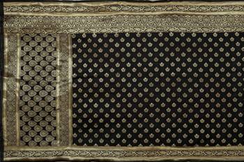 Black printed silk blend saree with blouse 8
