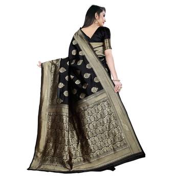 Black printed silk blend saree with blouse 3