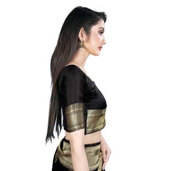 Black printed silk blend saree with blouse 6