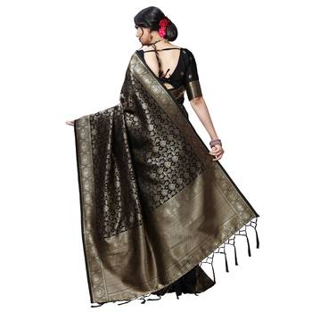 Black printed silk blend saree with blouse 3