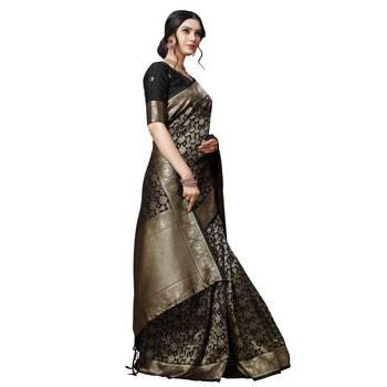 Black printed silk blend saree with blouse 4