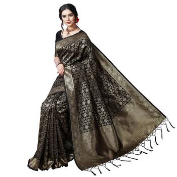 Black printed silk blend saree with blouse 5