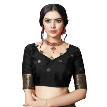 Black printed silk blend saree with blouse 6