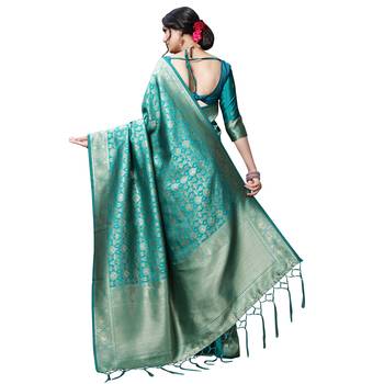 Green printed silk blend saree with blouse 3
