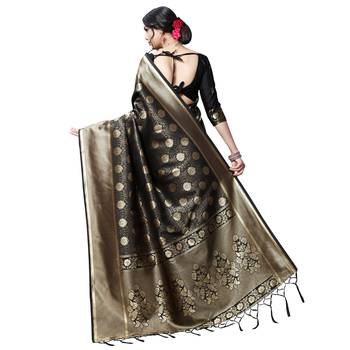 Black printed silk blend saree with blouse 3