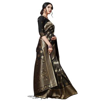 Black printed silk blend saree with blouse 4