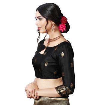 Black printed silk blend saree with blouse 7