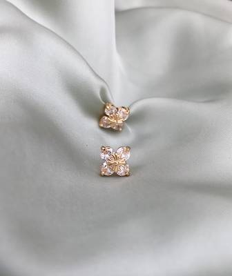 Gold earrings 1