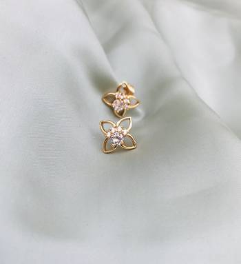 Gold earrings 1