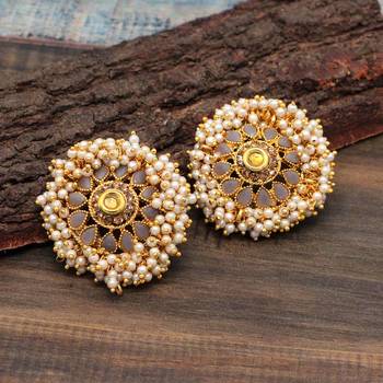 Multicolor studs 2