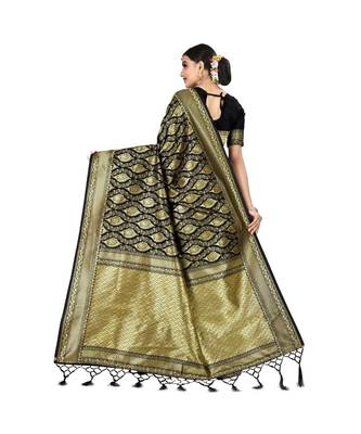 Black printed silk blend saree with blouse 3