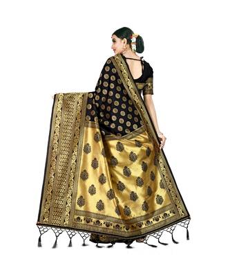 Black printed silk blend saree with blouse 3
