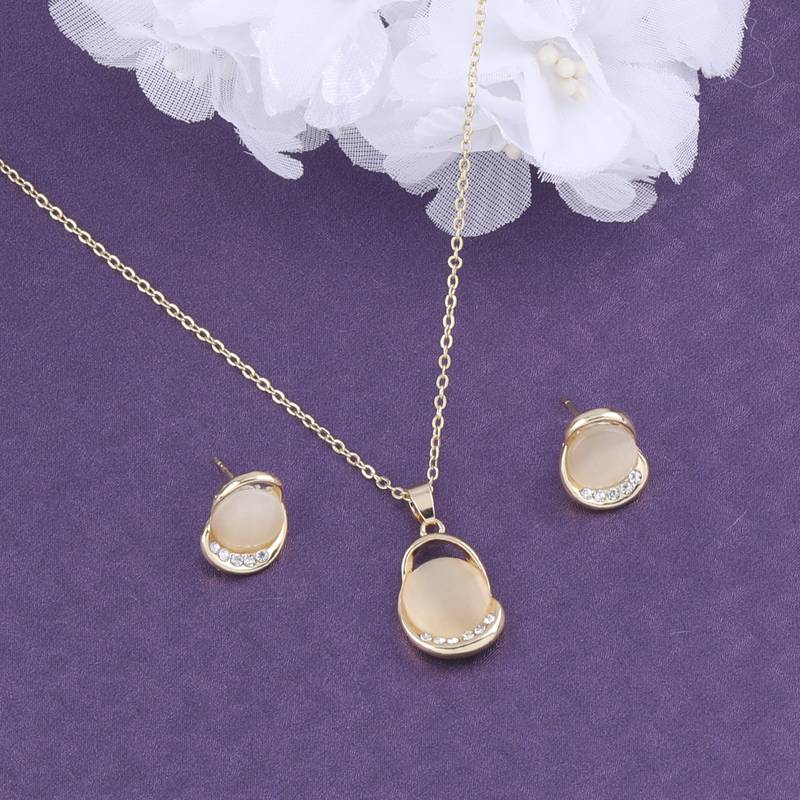 Exclusive Delicate Party Wear Pendant 