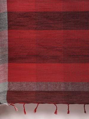 Pink woven linen saree with blouse 4