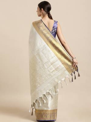 Silver Woven Silk Blend Saree With Blouse 2