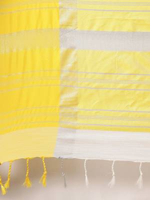 White woven linen saree with blouse 4