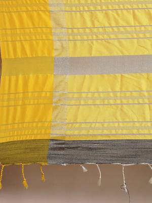 Grey woven linen saree with blouse 4